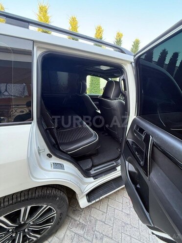 Toyota Land Cruiser-16
