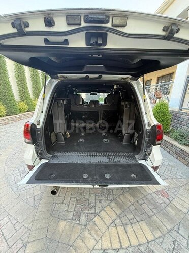 Toyota Land Cruiser-6