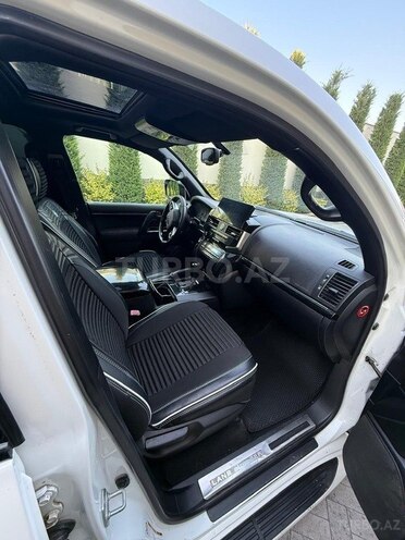 Toyota Land Cruiser-11