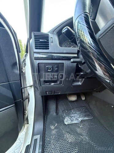 Toyota Land Cruiser-9