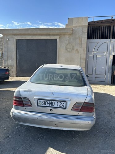 Mercedes E 320-2