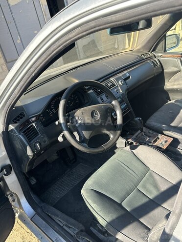 Mercedes E 320-5