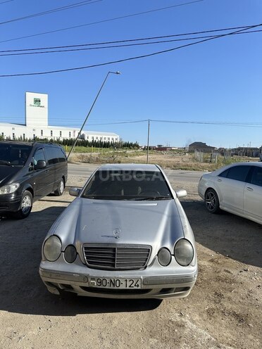 Mercedes E 320-1