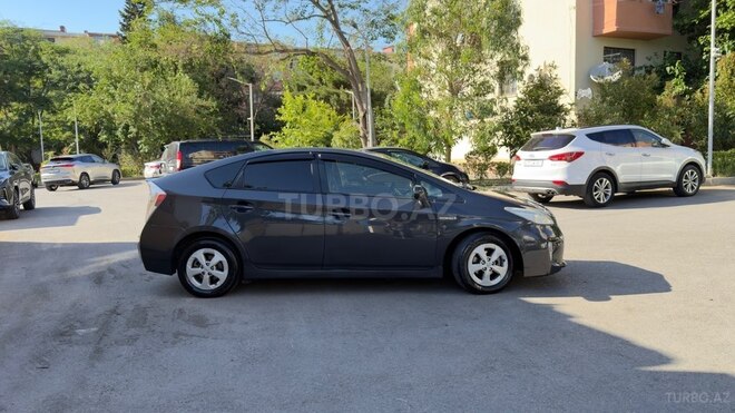 Toyota Prius-5
