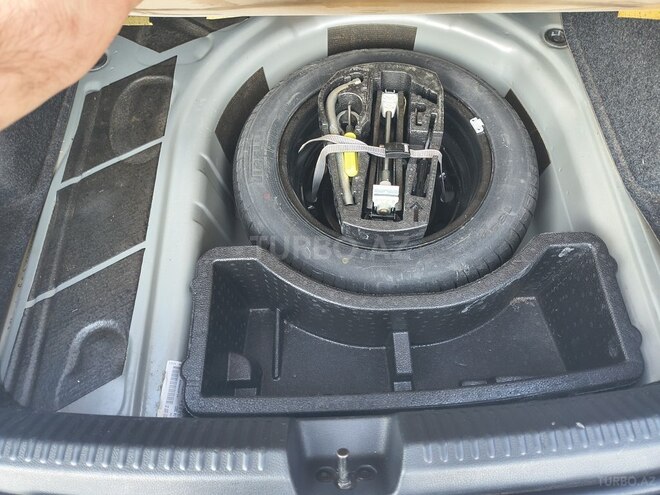 Volkswagen Polo-12
