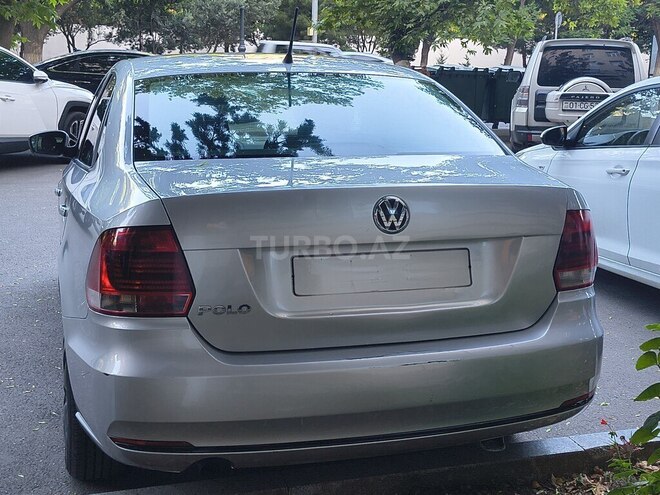 Volkswagen Polo-5