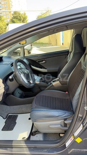 Toyota Prius-10