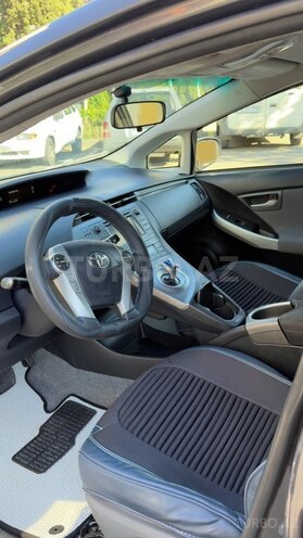 Toyota Prius-9