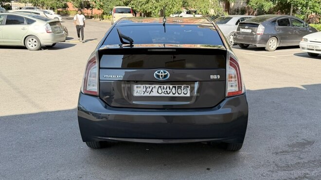 Toyota Prius-8