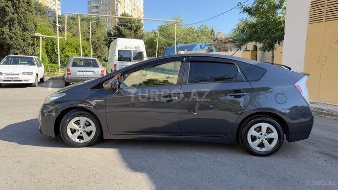 Toyota Prius-7
