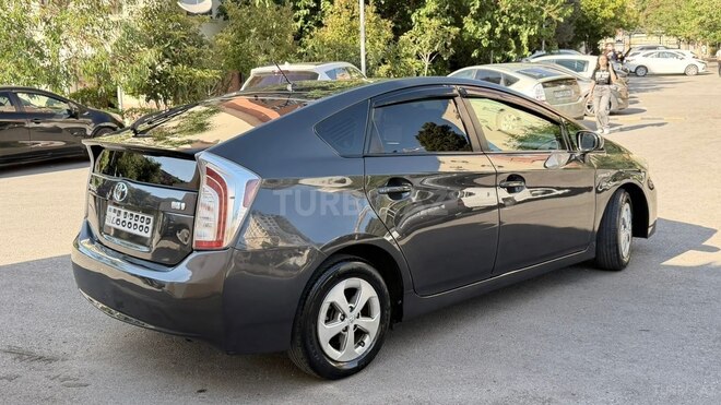 Toyota Prius-6