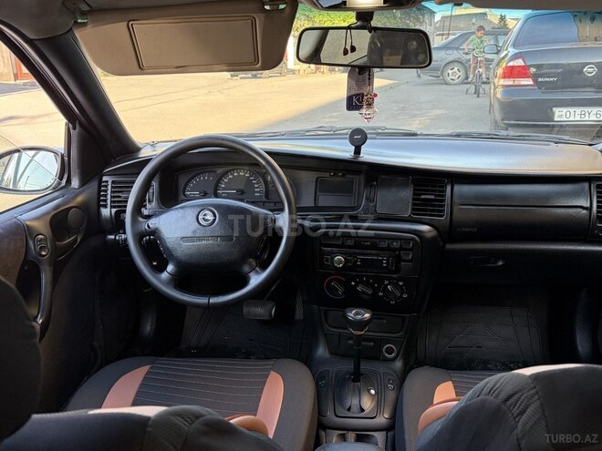 Opel Vectra-12