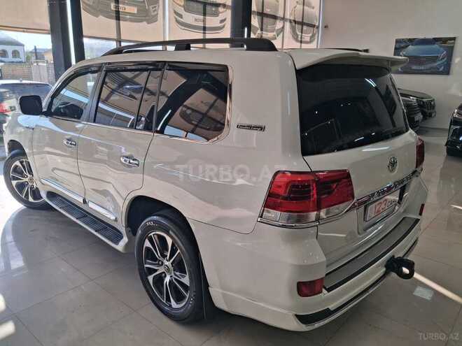 Toyota Land Cruiser-7