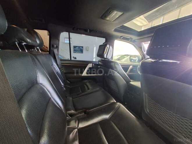 Toyota Land Cruiser-11