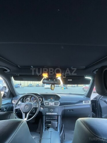 Mercedes E 220-11