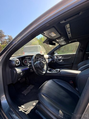 Mercedes E 300-9