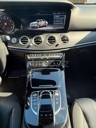 Mercedes E 300-11