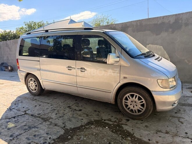 Mercedes V 220-4