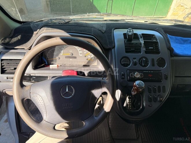 Mercedes V 220-5