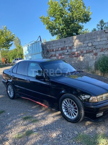 BMW 318-4