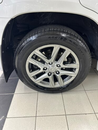 Lexus LX 570-13
