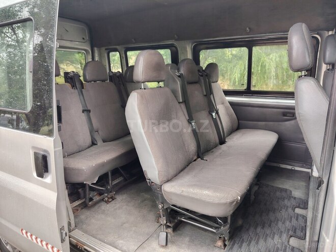 Ford Transit-10