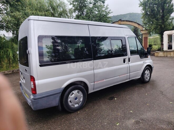 Ford Transit-9