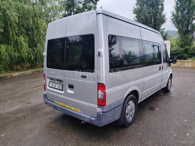 Ford Transit-8