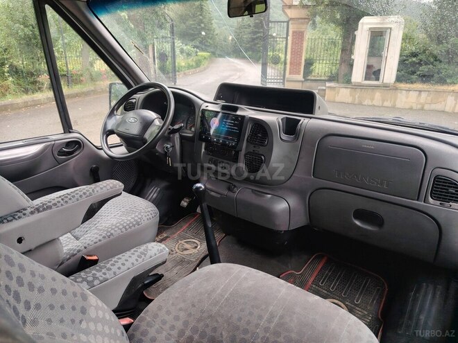 Ford Transit-11