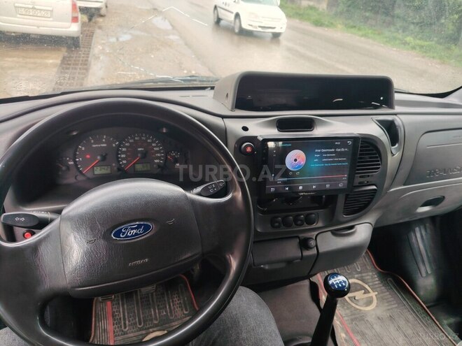 Ford Transit-12
