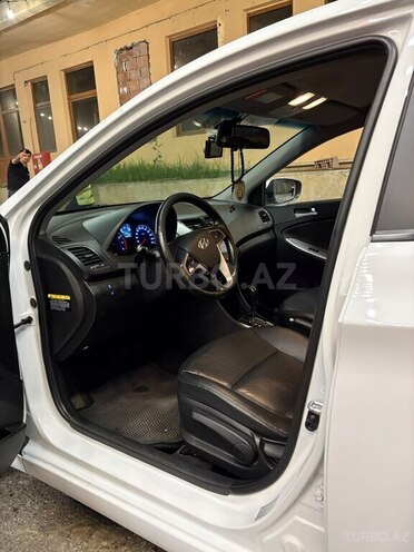 Hyundai Accent-10