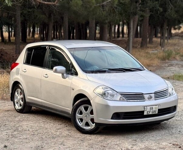 Nissan Tiida-4