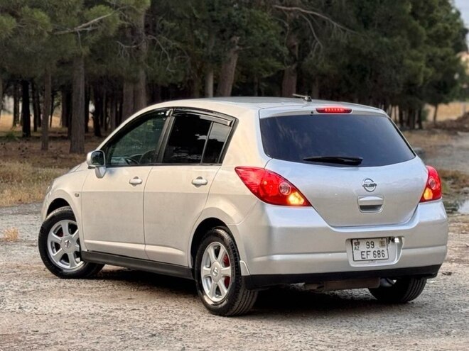 Nissan Tiida-7