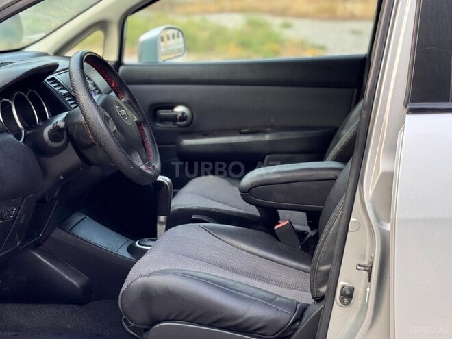 Nissan Tiida-11