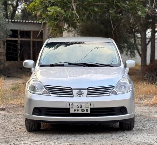 Nissan Tiida-1