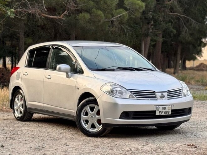 Nissan Tiida-5