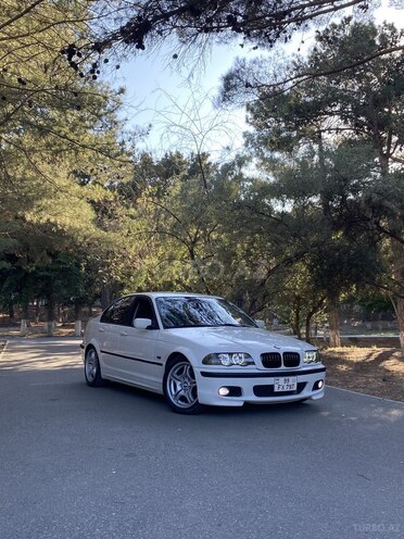 BMW 320-1