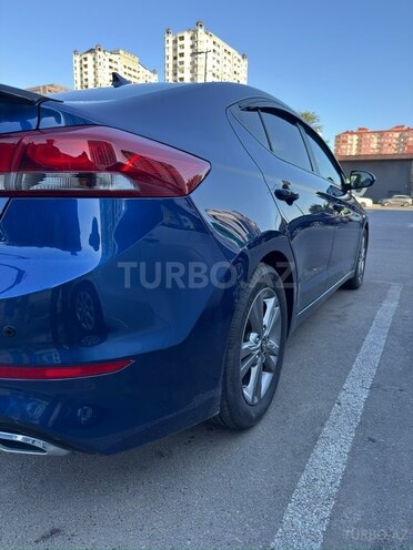 Hyundai Elantra-6