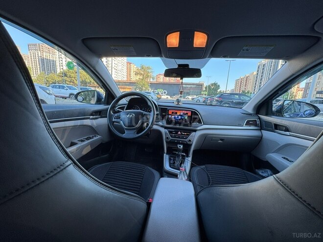 Hyundai Elantra-4