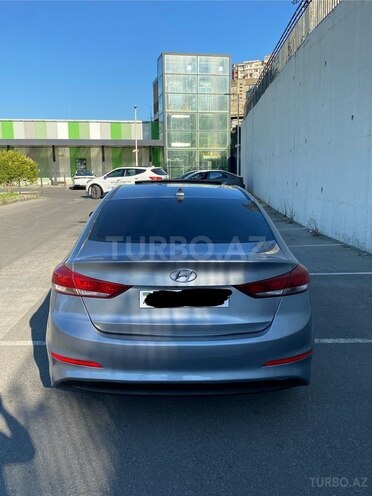 Hyundai Elantra-5