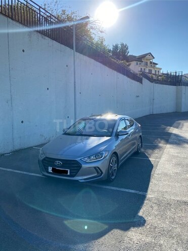 Hyundai Elantra-3