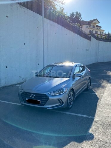Hyundai Elantra-4