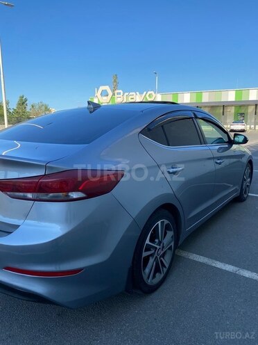 Hyundai Elantra-6