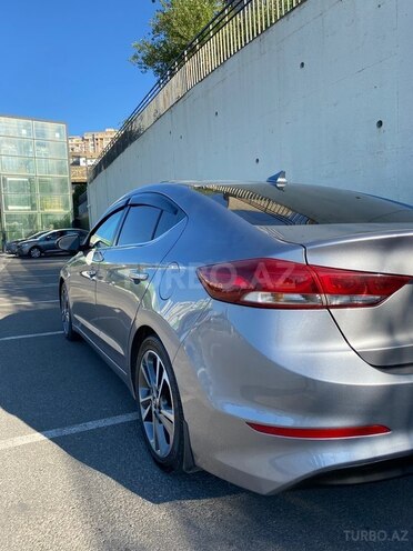 Hyundai Elantra-7
