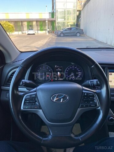 Hyundai Elantra-11