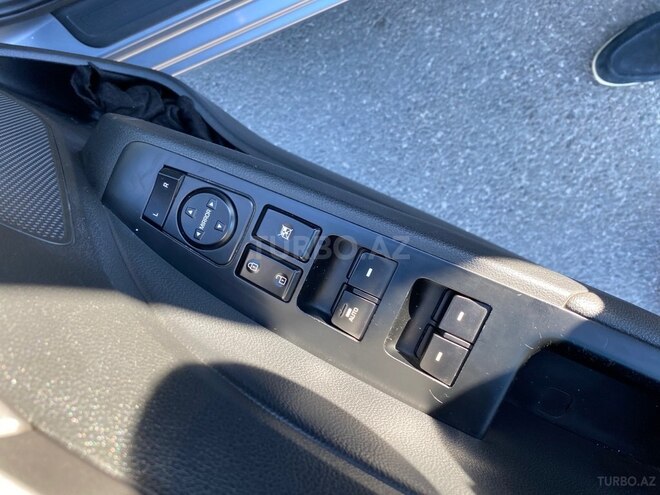 Hyundai Elantra-15