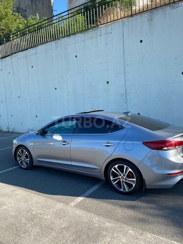 Hyundai Elantra-8
