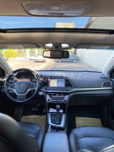 Hyundai Elantra-10