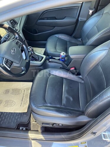 Hyundai Elantra-13