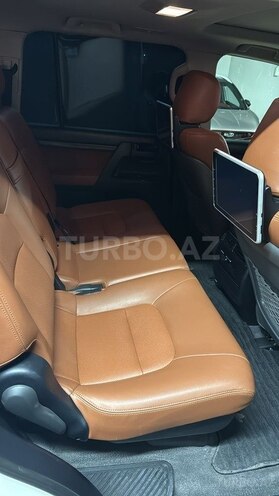 Toyota Land Cruiser-7